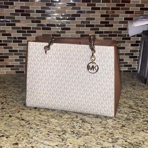Michael Kors Tote